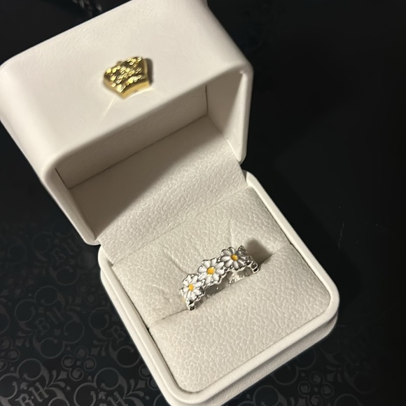 Dainty Enamel Daisy Flower Stackable Delicate Adjustable Silver Tone Ring NEW - Picture 11 of 14